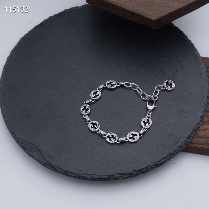 G*u*i bracelets